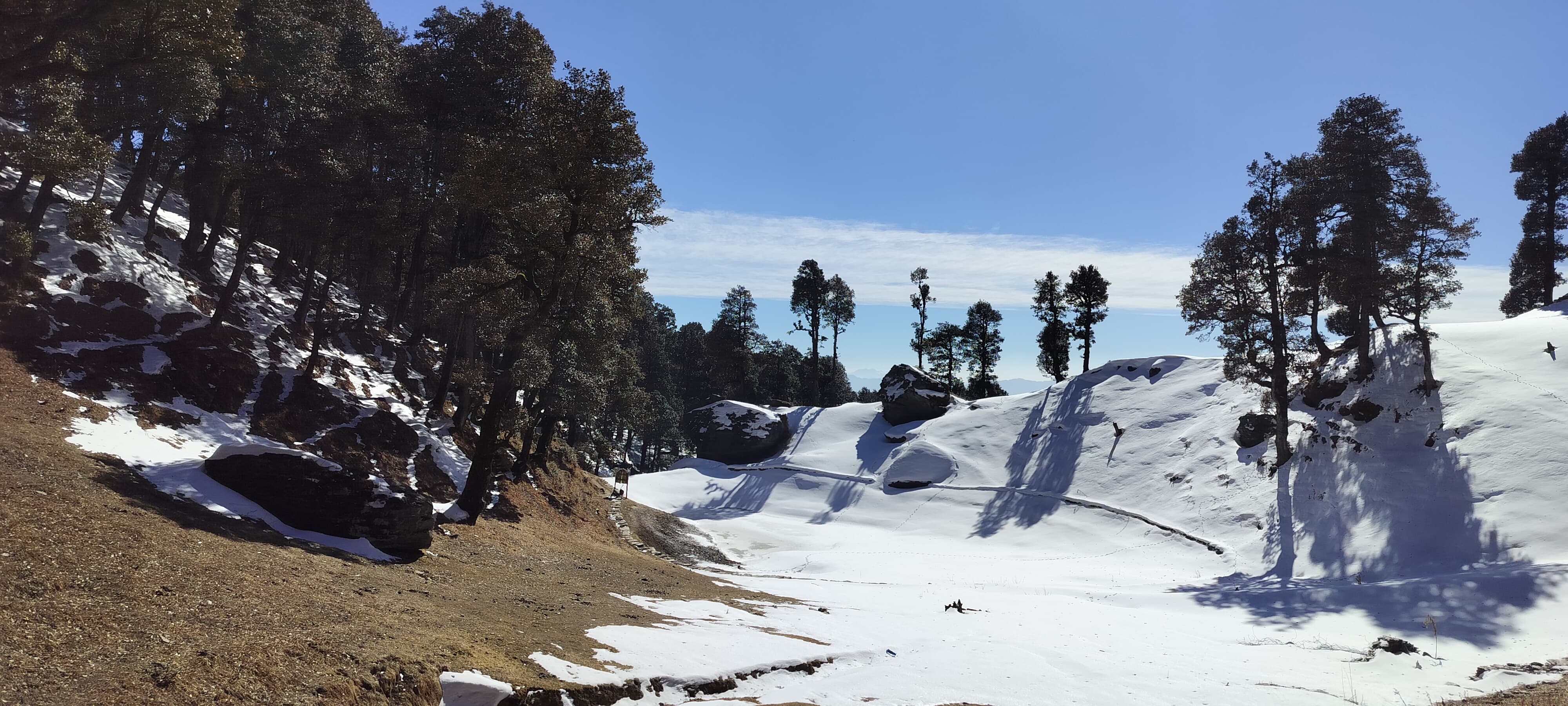 A frozen Serolsar Lake in winter